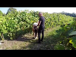 Scopata mentre raccoglie l'uva